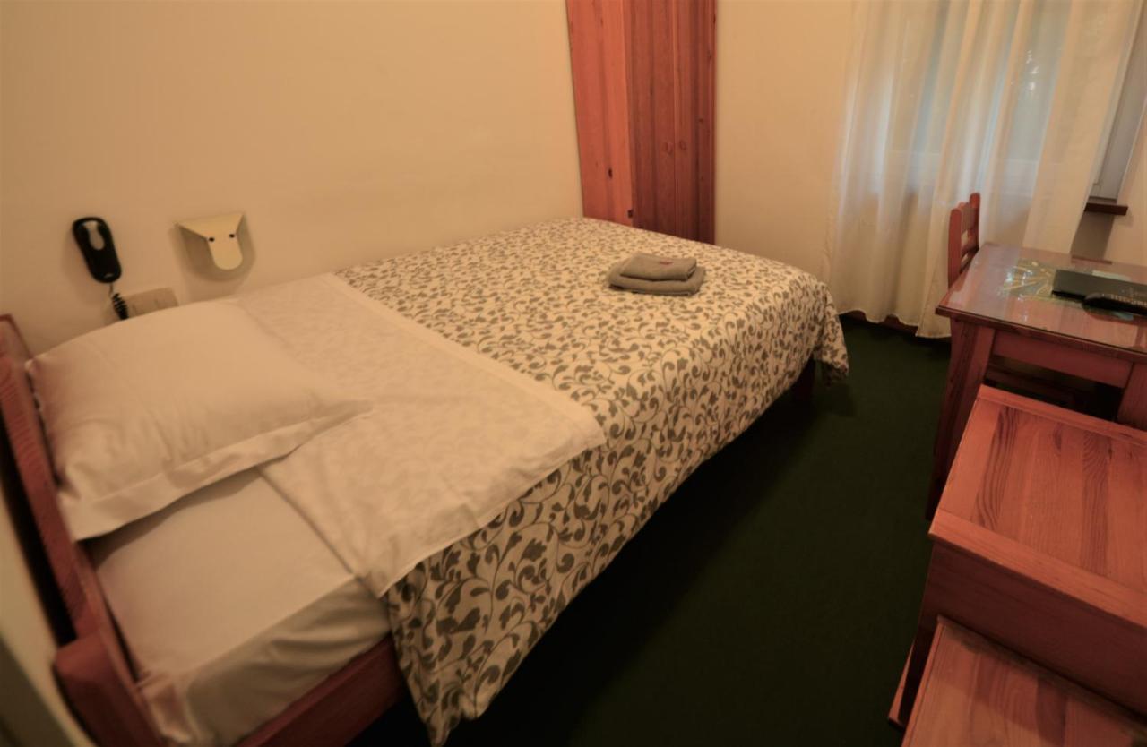 Albergo Alla Valle Di Banne トリエステ エクステリア 写真
